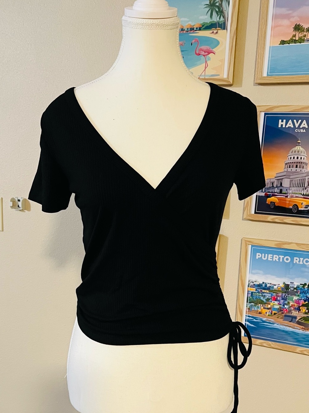 Black Wrap-Style V-Neck Crop Top with Side Tie (M) Popular 21 New without tag